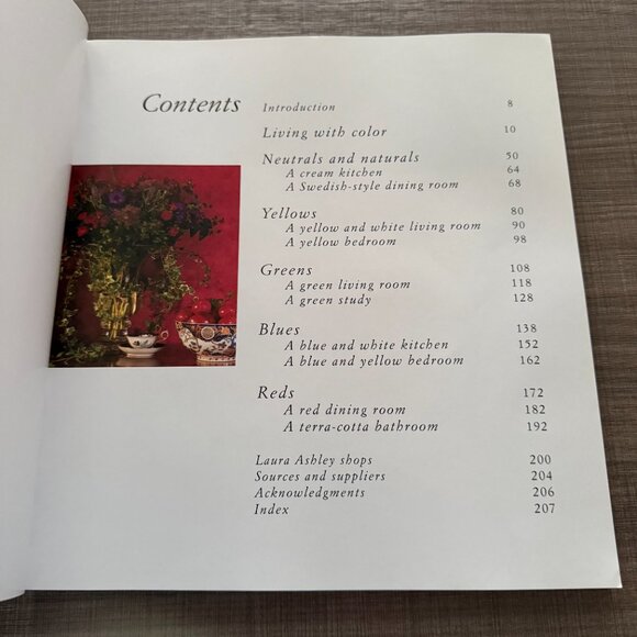 Laura Ashley - Color (paperback) - Picture 4 of 4